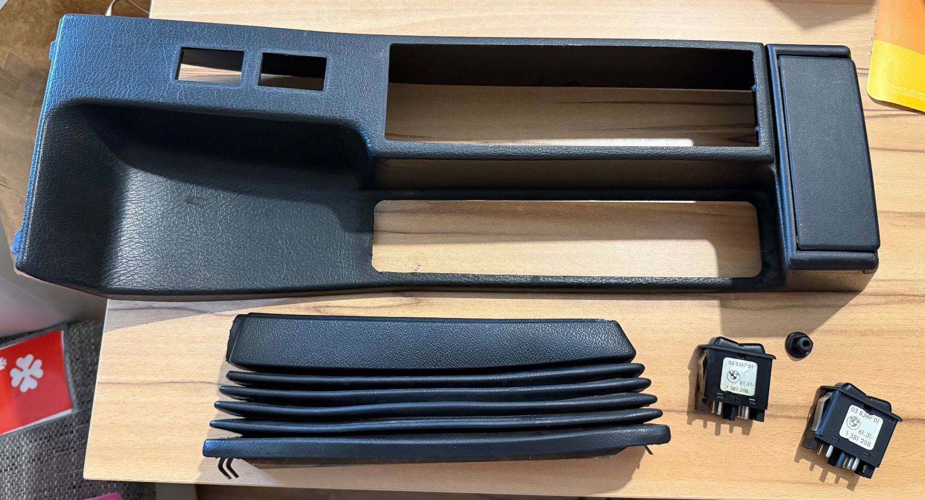BMW Alle Autoersatzteile: BMW E30 Mittelkonsole Schwarz + Sitzheizung Schalter – Gebraucht aus Winikon von cabriofan01