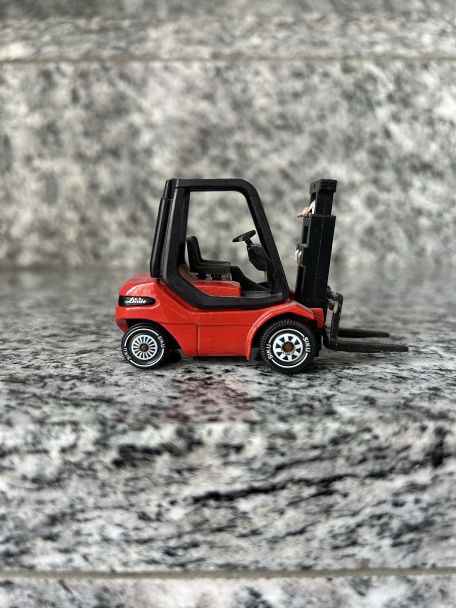 Siku Modellbausätze & Standmodelle: Linde Gabelstapler, Siku – Gebraucht aus Horw von Tigercat635 2