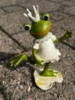 Froschkönigin stehend