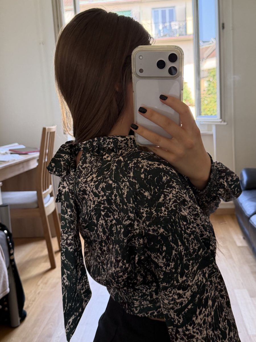 Zara Tops: ZARA PRINTED SATIN BLOUSE – Neuf (Voir description) à Genève par yav_9r9f 2