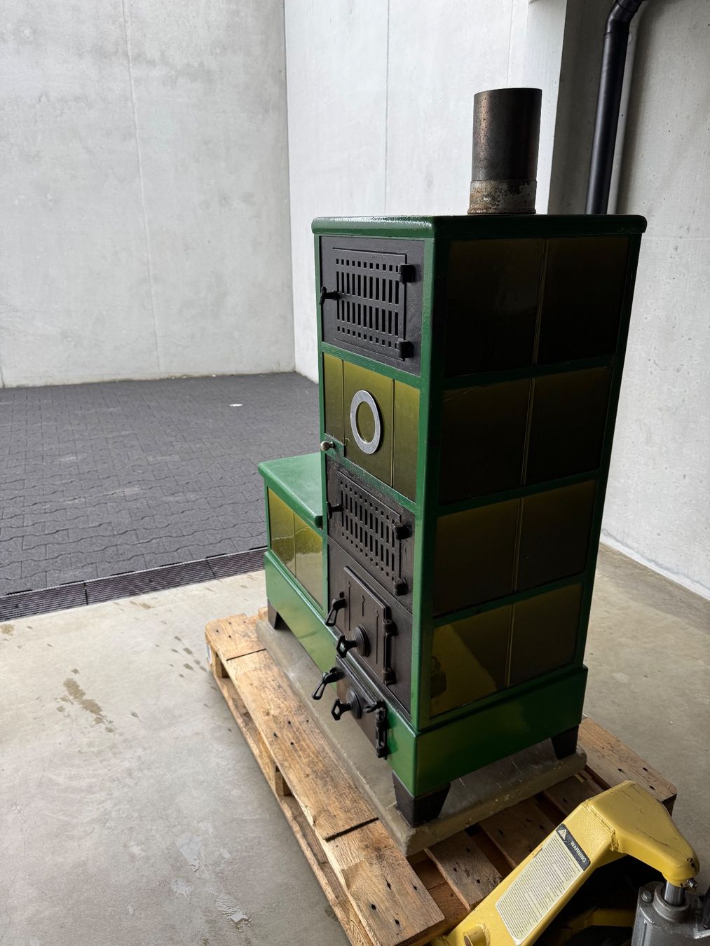 Altri mobili d'antiquariato: Kachelofen mit Sitzbank – Usato da Thal venduto da kimo09 2