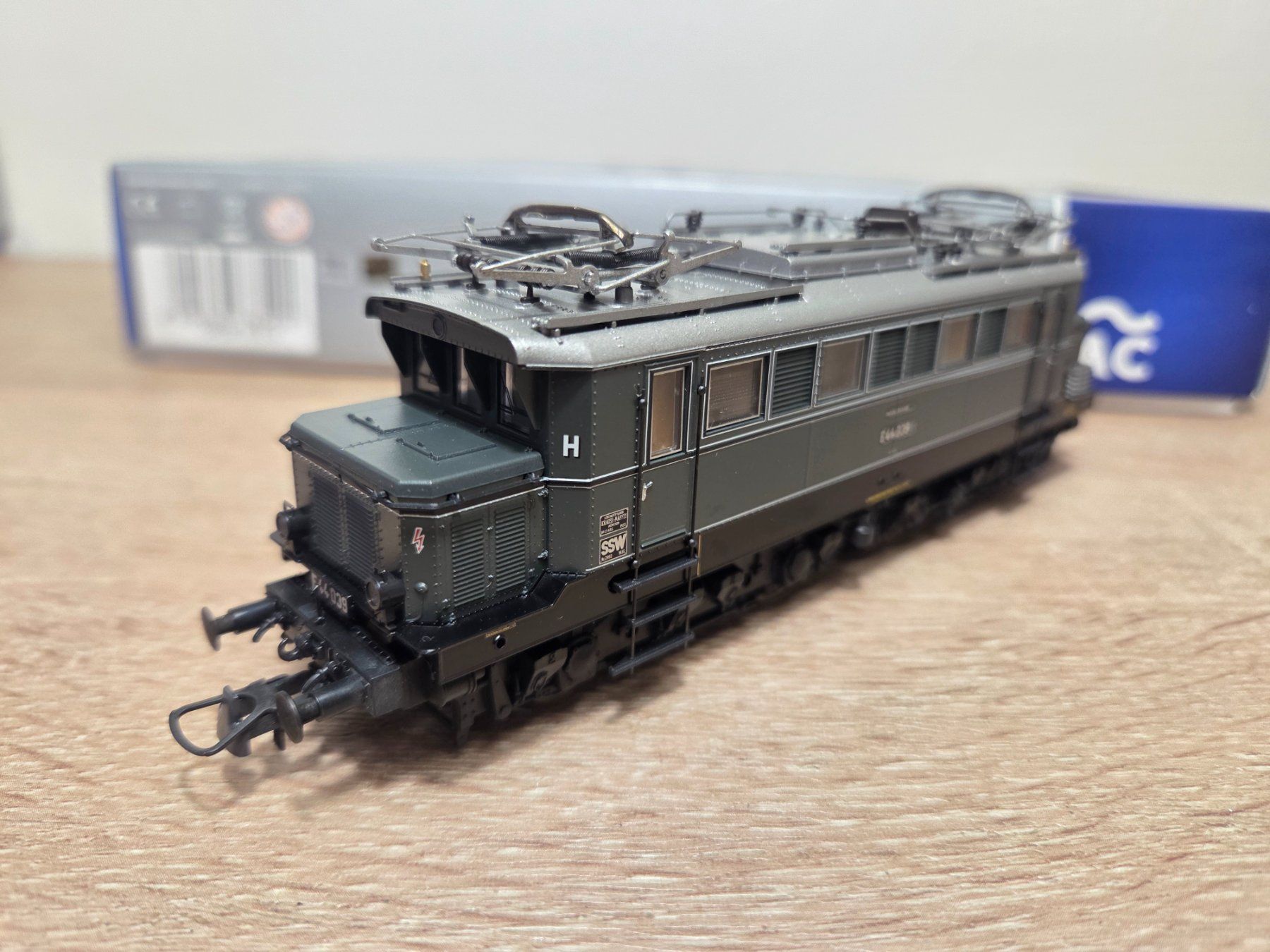 Roco Modelleisenbahnen: Roco 78542 E-Lok E44 039 DRG Digital H0 – Neu und originalverpackt aus St-Aubin-Sauges von Lo_Go 2