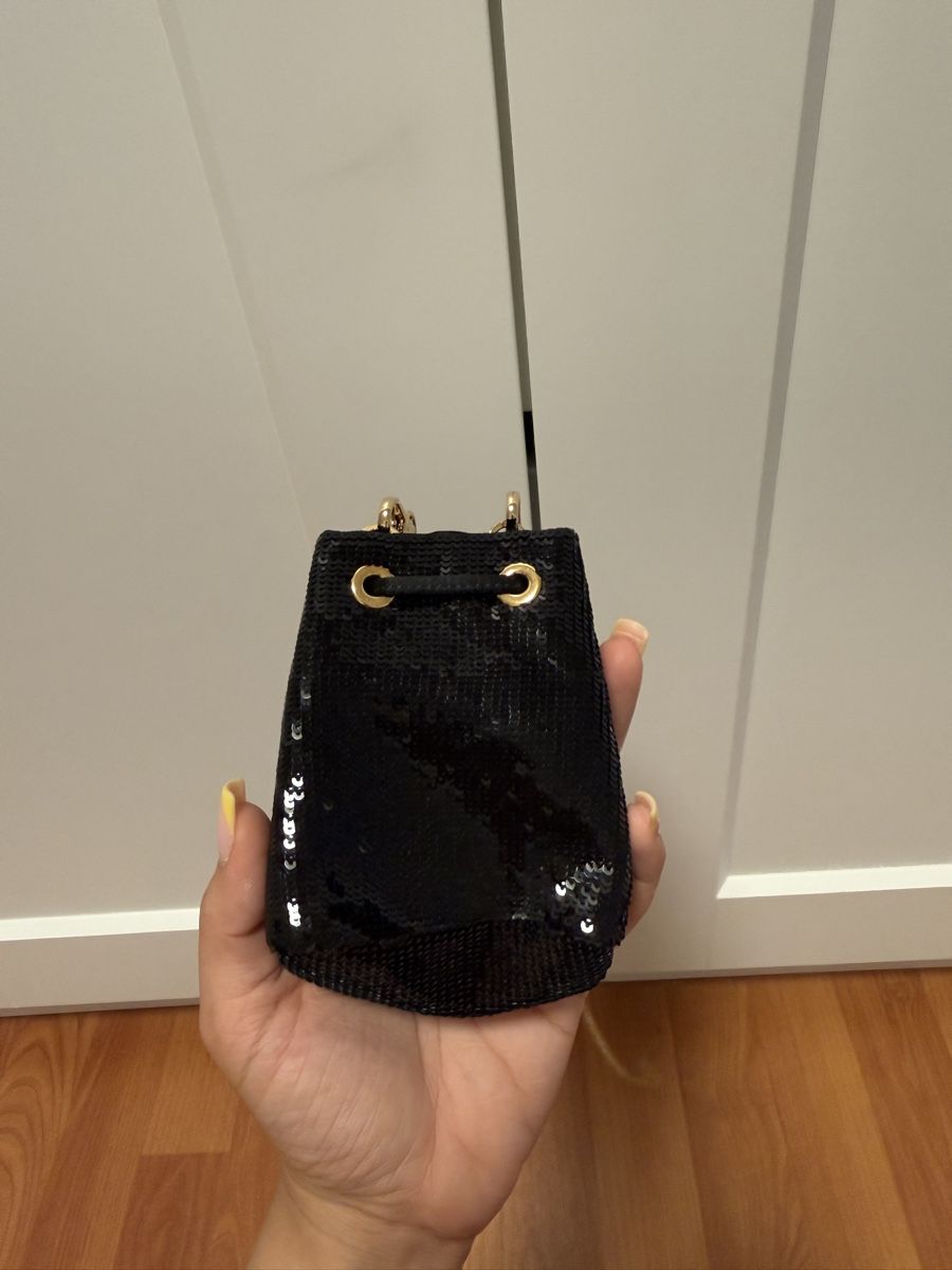 Prada Sacs femmes: Prada Pailletten Mini Bucket Bag Schwarz – D'occasion à Lohn-Ammannsegg par aemu12 2