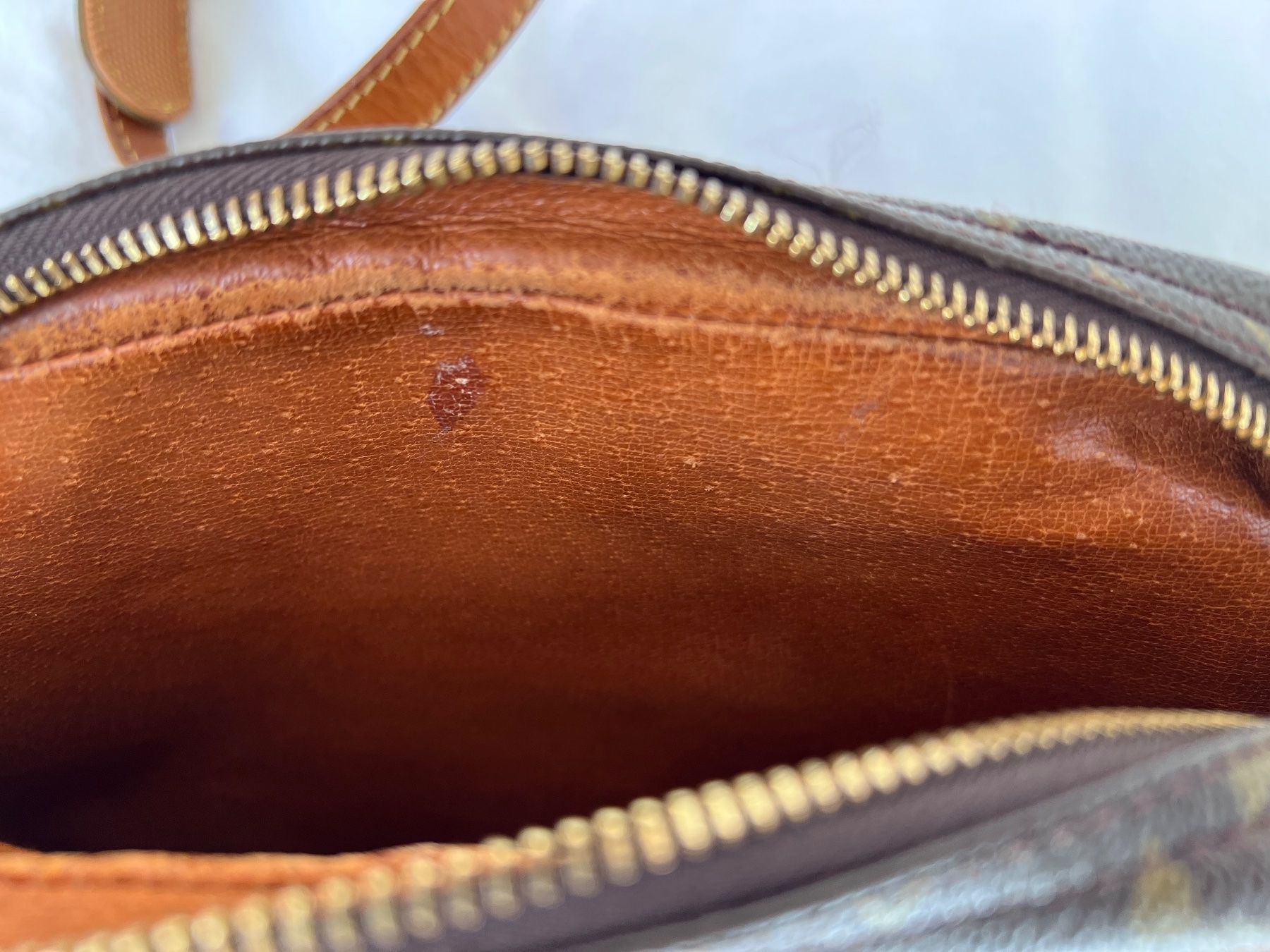Louis Vuitton Borse: Louis Vuitton Umhängetasche – Usato da Basel venduto da ara_rf7v 4