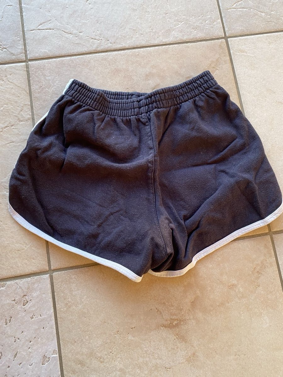 Brandy Melville Hosen: Kurze brandy hose – Gebraucht aus Bolligen von giu_2gf5 1