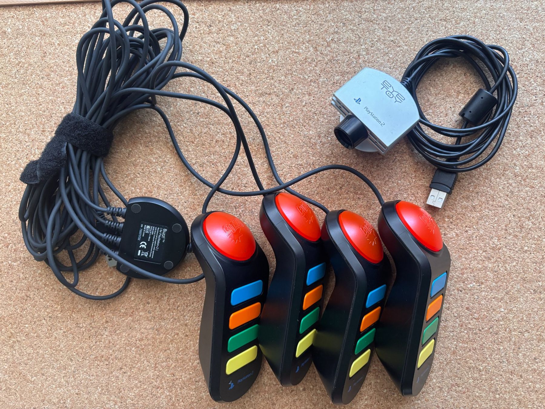 Manettes: PS2 4x Buzz Controller + Eye toy Camera – D'occasion à Binningen par samorga21