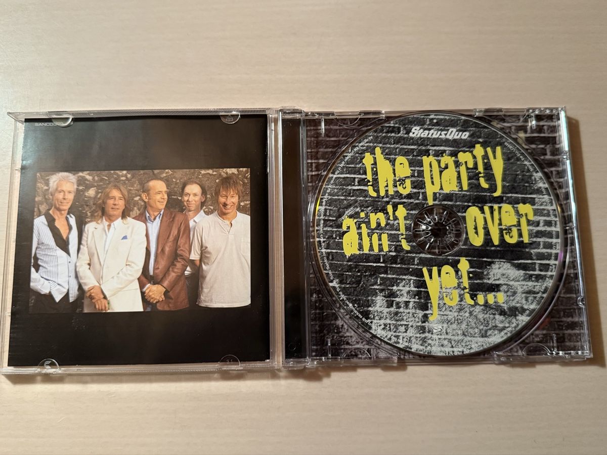 CD: Status Quo - The Party Ain't Over Yet... CD – Usato da Oberried Brienz venduto da Chyara 2