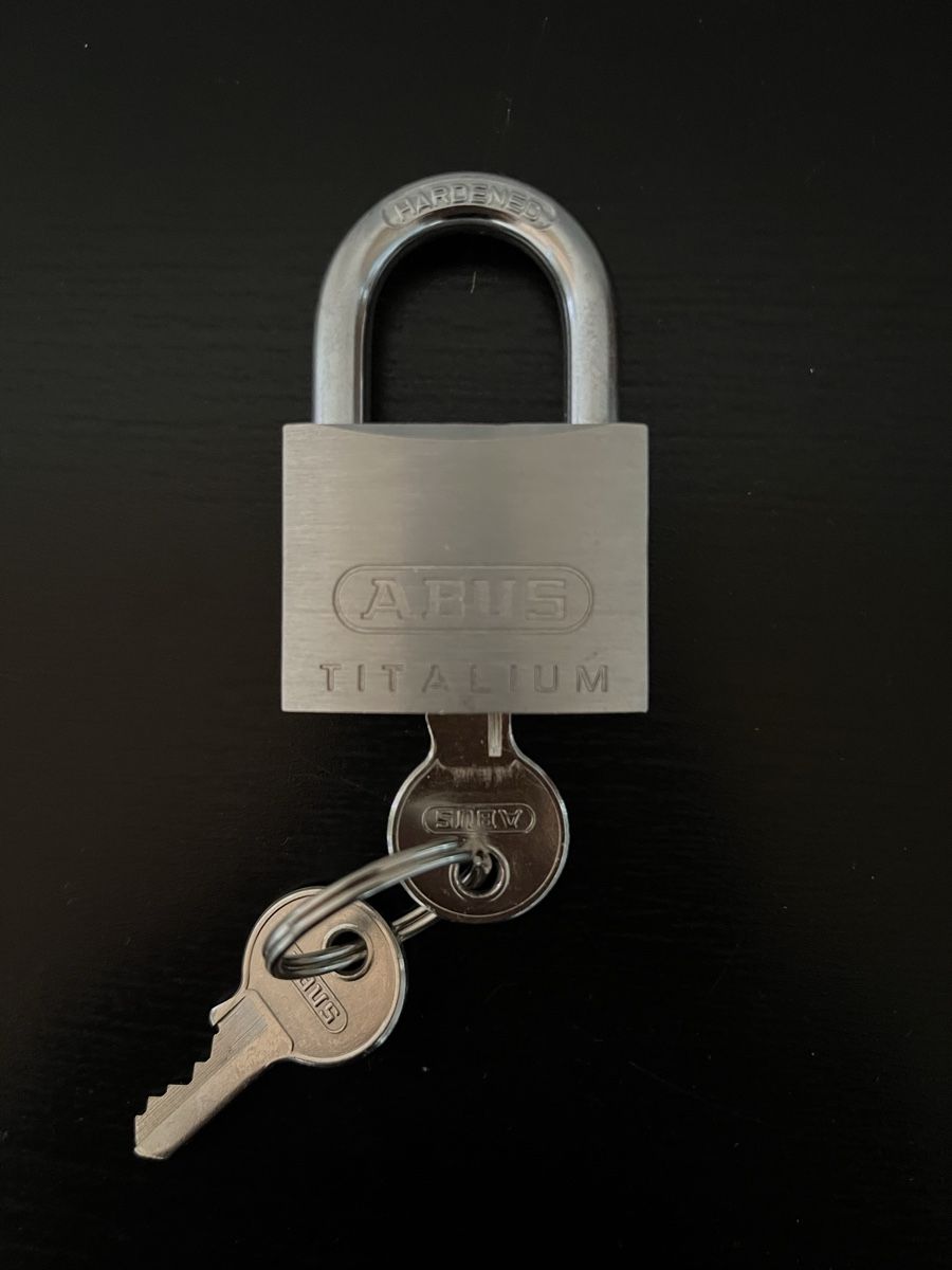 Abus Lucchetti: Abus Vorhängeschloss Schloss Titanium Türschloss – Nuovo (secondo la descrizione) da Zürich venduto da kat_2s7f