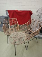 Rattan Sitzgruppe mit zwei Stühlen und Tisch neuwertig