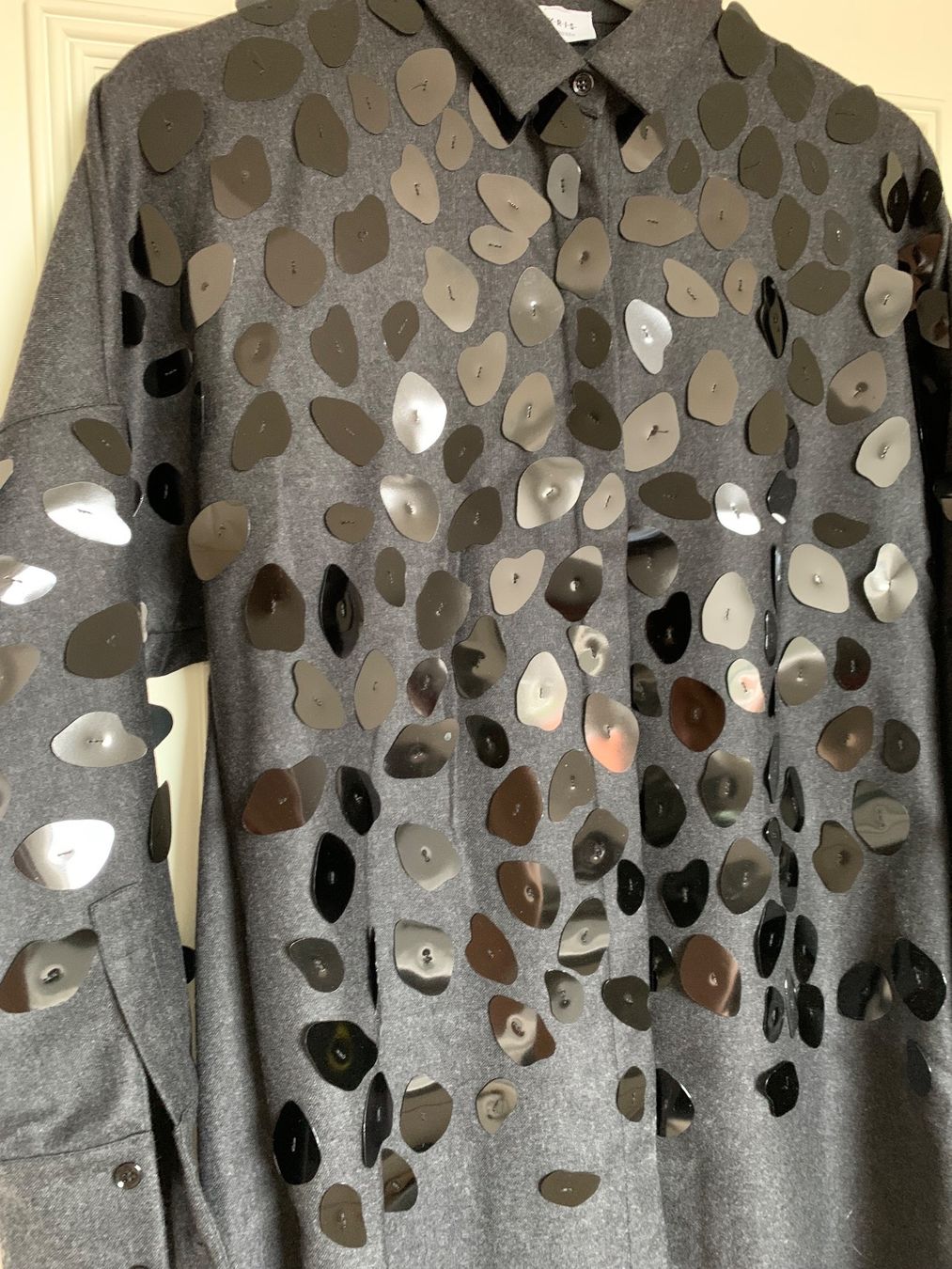 Akris Camicette: Eye catching embellished blouse Akris Punto – Nuovo (secondo la descrizione) da Sankt Gallen venduto da DDDAAA 1