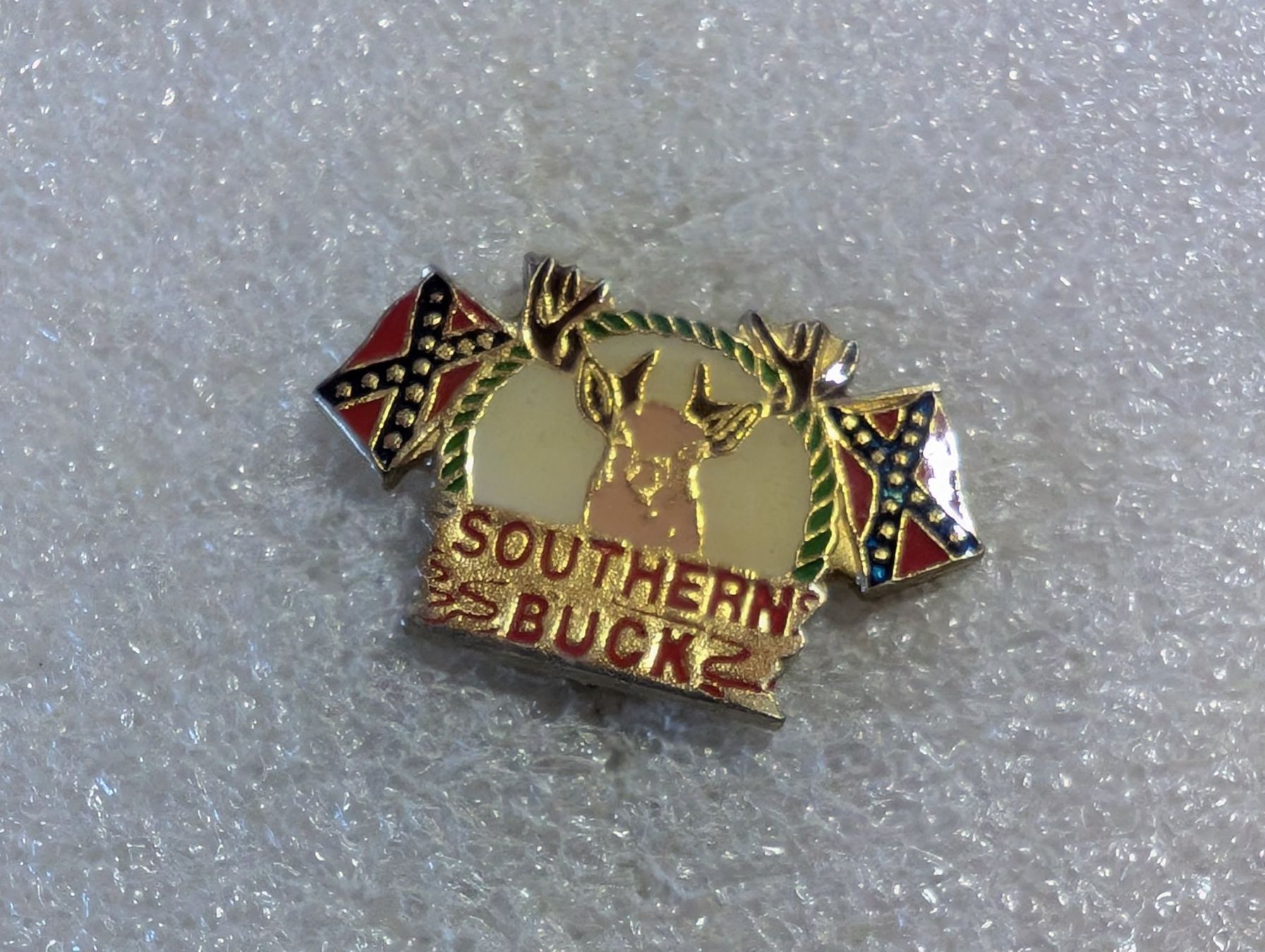 Plaketten & Abzeichen: Ansteckpin 187: Southern Buck – Gebraucht aus Oppligen von Pin-Fall-Shop