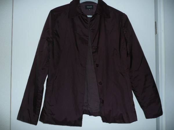 Giacche: Schöne Softshelljacke in der Herbstfarbe bordeaux – Nuovo (secondo la descrizione) da Baar venduto da negombo