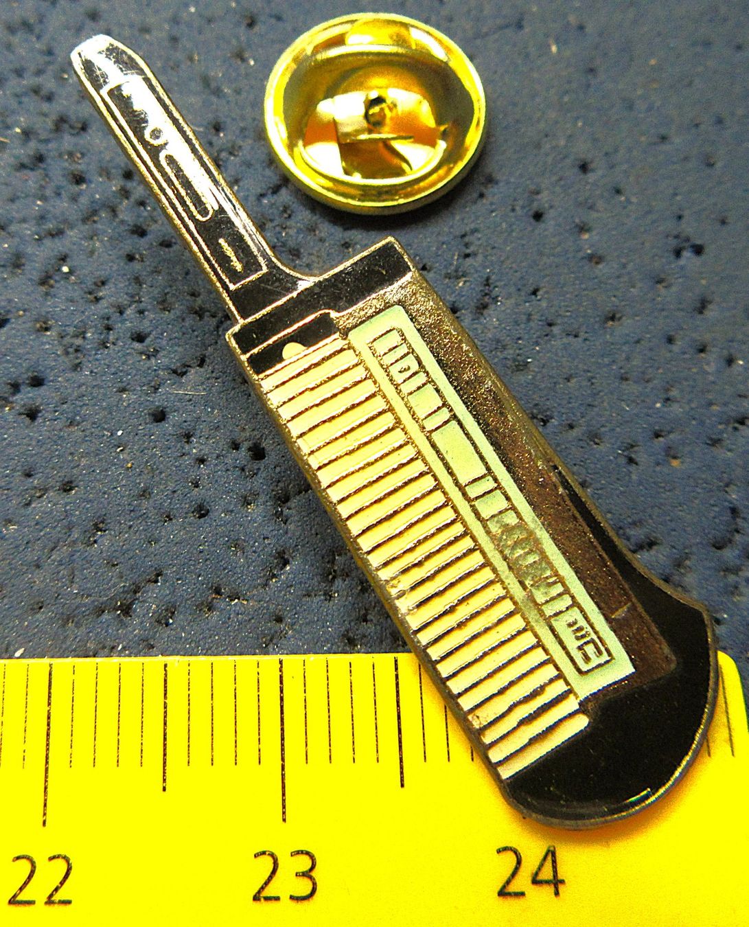 Plaketten & Abzeichen: GITARREN - ORGEL PIN – Gebraucht aus Ettingen von Hausi4711