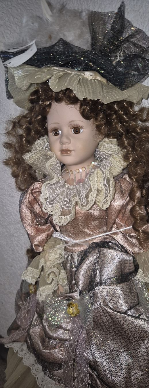 Bambole: poupee de collection – Usato da Fribourg venduto da hug_2ssc 1
