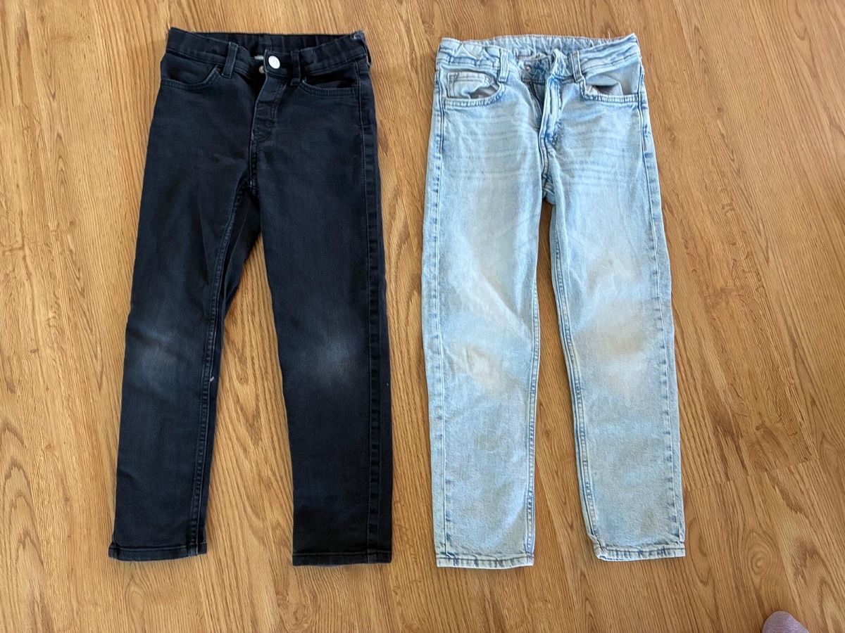 H&M Pantaloni: Zwei Jeans im Set Gr. 128 – Usato da Rotkreuz venduto da ZG6343