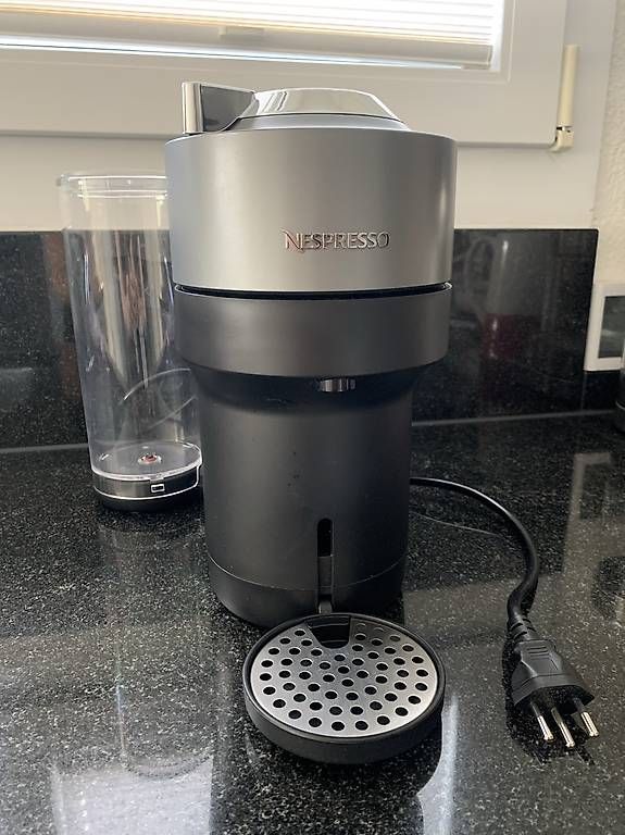 Machines à café & Machines à expresso: Nespresso Vertuo Pop+ Titan – D'occasion à Rudolfstetten par famfue