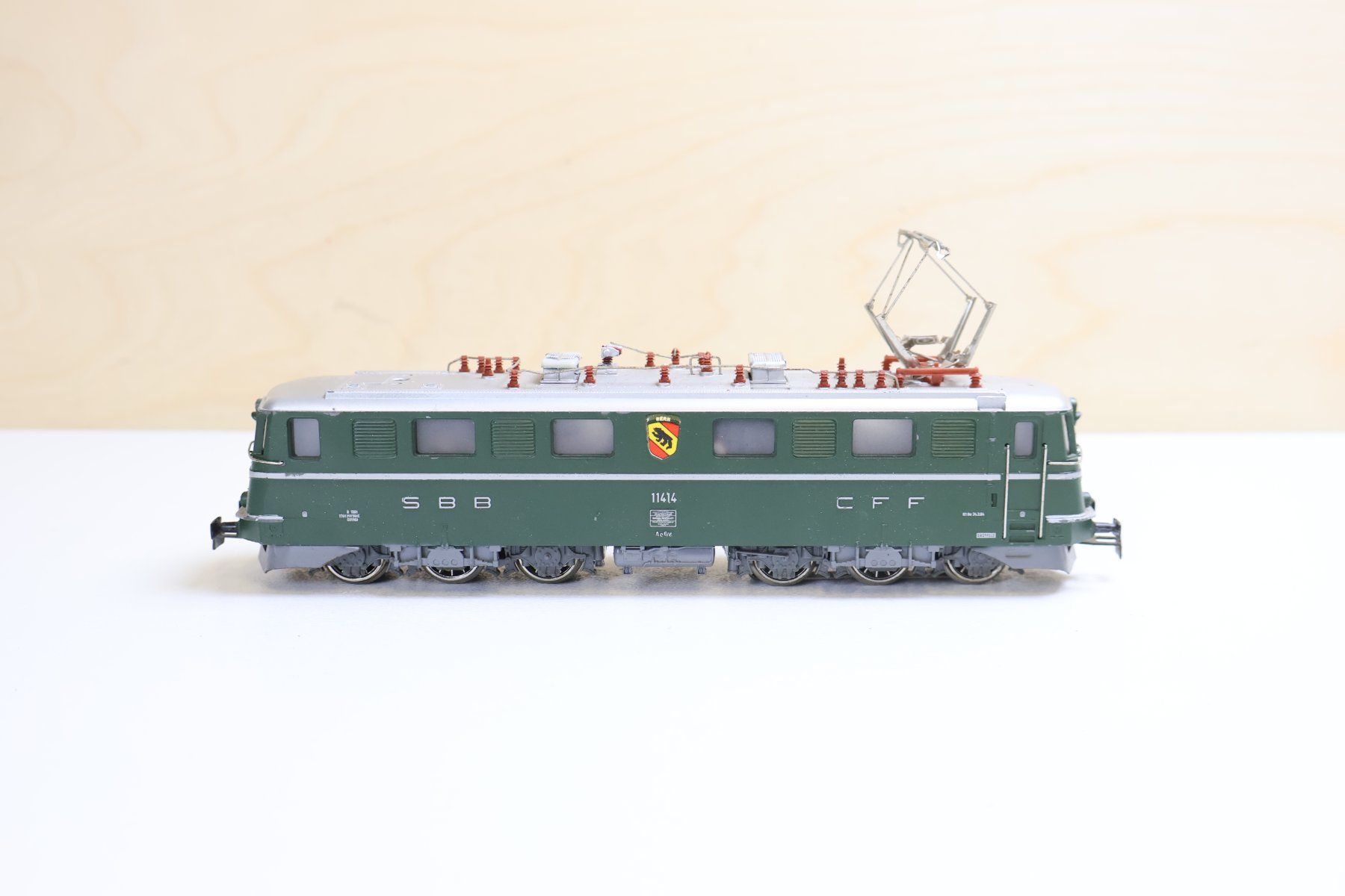 Märklin Modellini di ferrovie: Märklin SBB Ae 6/6 E-Lok "Bern" - 3050 - H0 – Usato da Winterthur venduto da Monstera 1