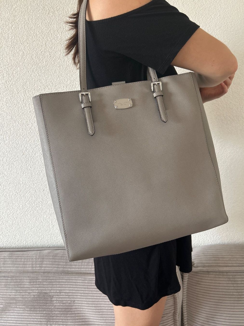 Michael Kors Borse da donna: Michael Kors Tote Bag Grau Handtasche – Usato da Neuchâtel venduto da lg31_xyz 4