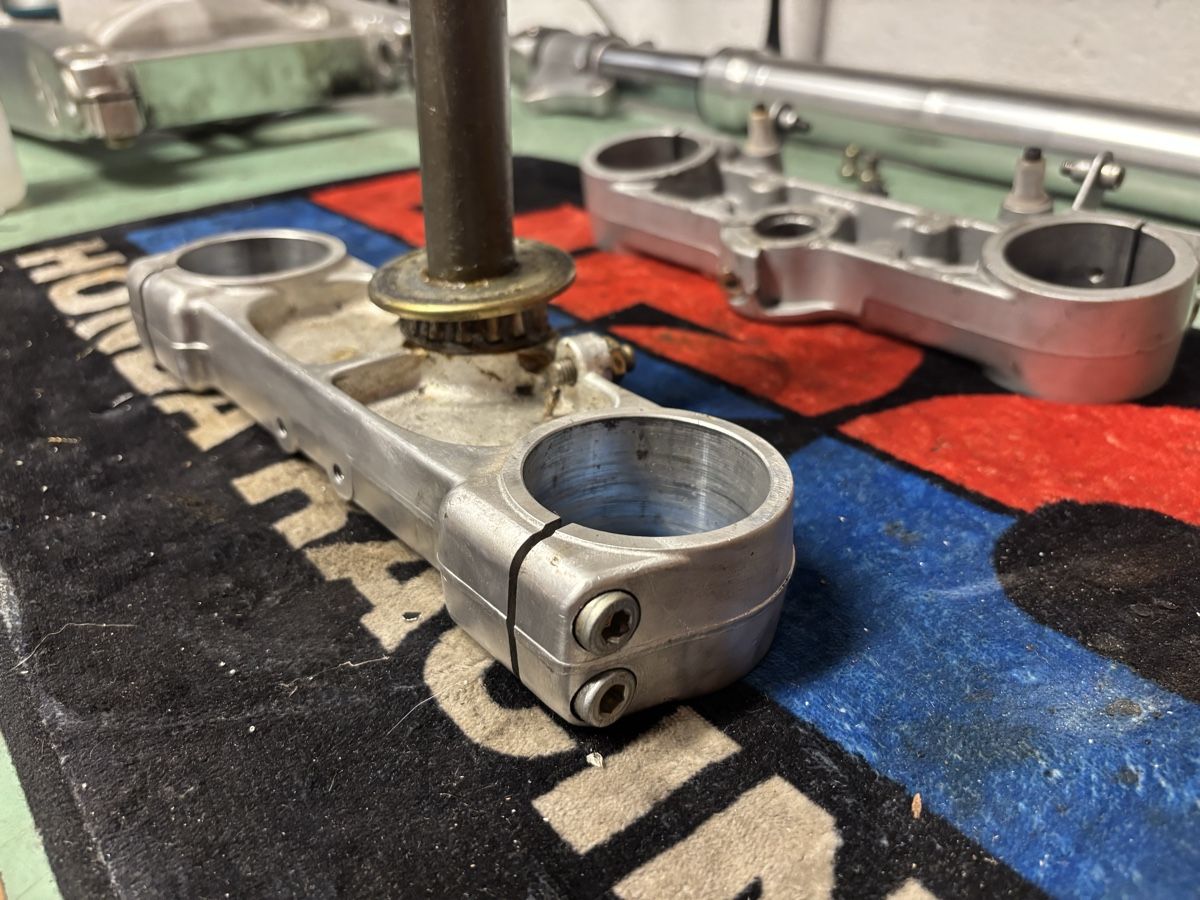 Ducati Alle Motorradersatzteile: Ducati Monster T de fourche – Gebraucht aus Mézières VD von P-M-C 5