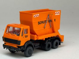 GB- Kibri Mercedes Mulden LKW orange