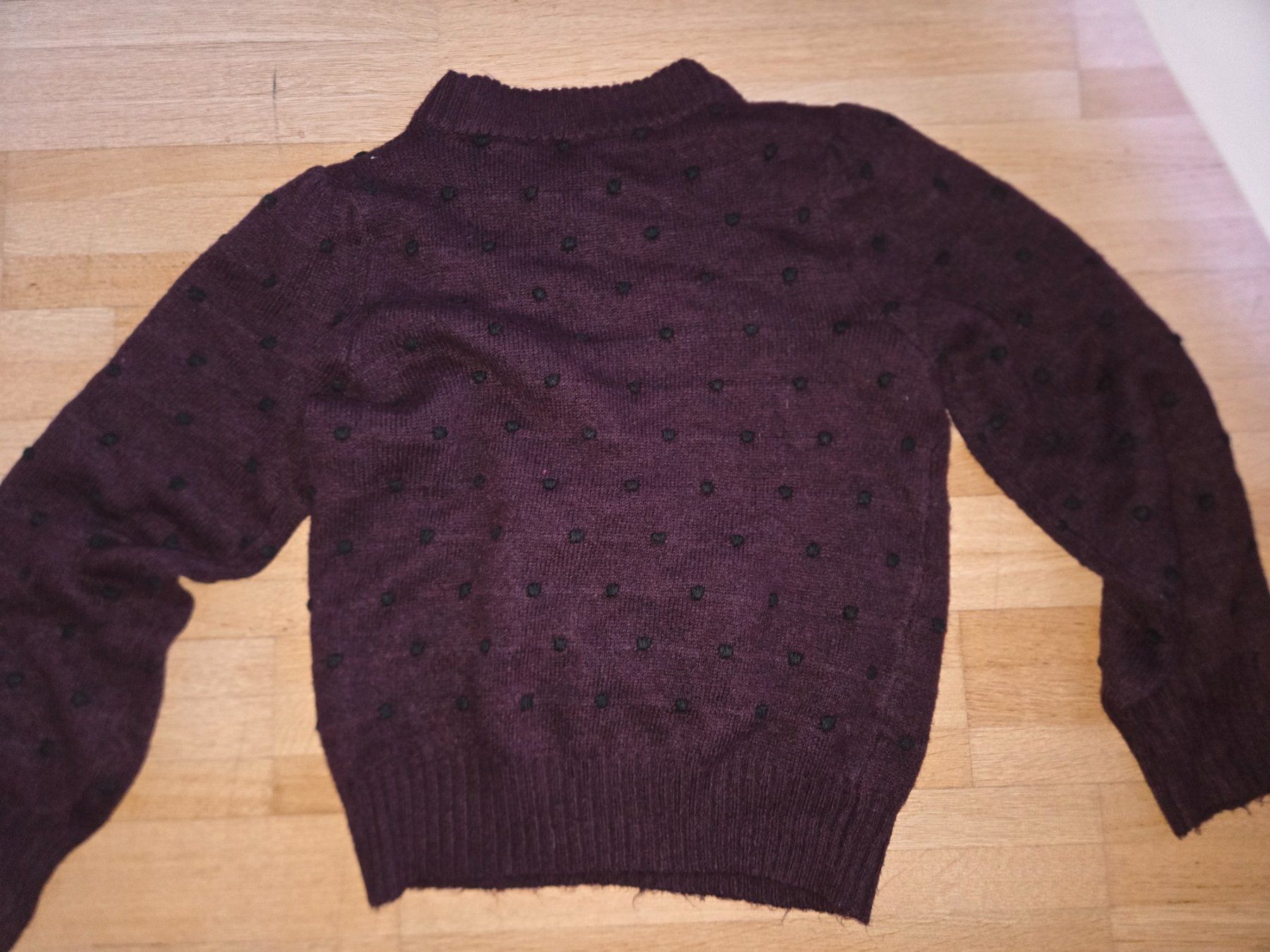 Maglioni & Felpe: Winter-Pullover viollet, schware Punkte, Grösse M, neuwertig – Nuovo e nell'imballaggio originale da Dällikon venduto da sar_ds78 1