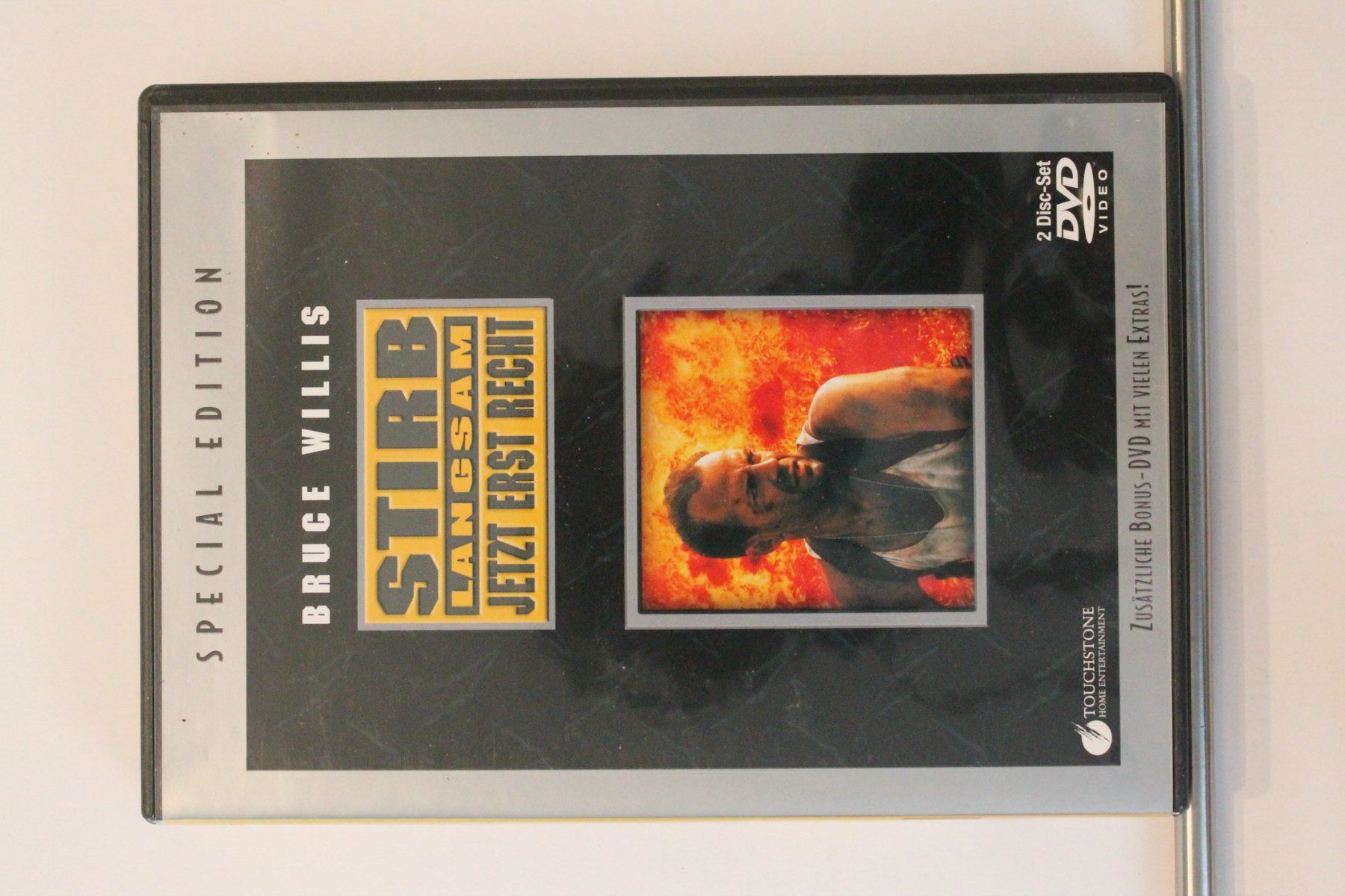 Tous les DVDs: Stirb langsam - jetzt erst recht – D'occasion à Grenchen par Manuel.We