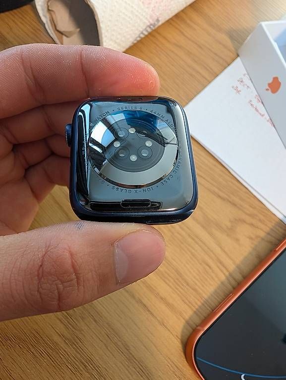 Apple Smartwatch: Apple Watch Series 6 GPS und Cellular – Usato da Winterthur venduto da up. 2