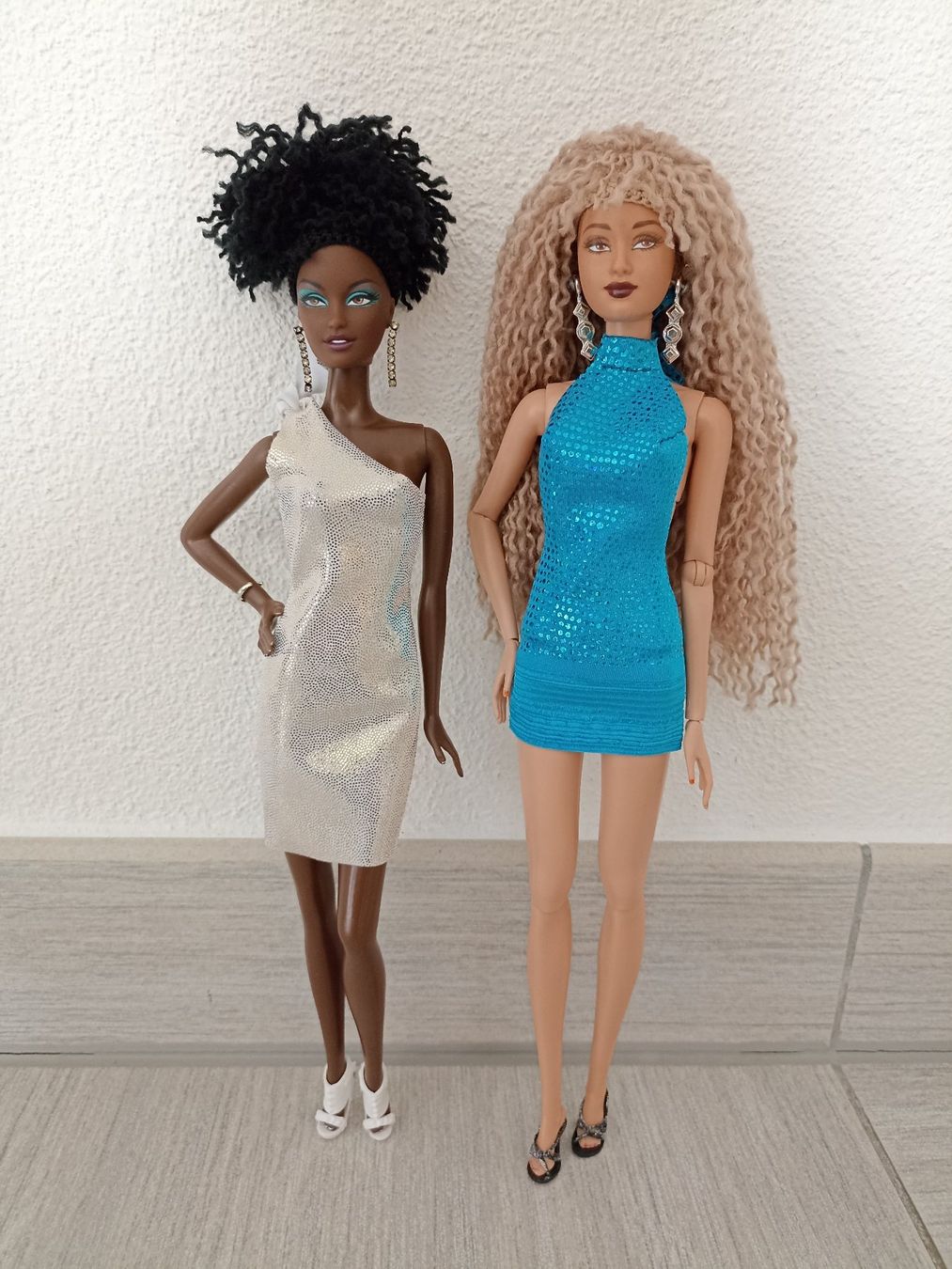 Bambole: Set 2 vestiti per bambola Barbie – Nuovo (secondo la descrizione) da Camorino venduto da cieloazzurro