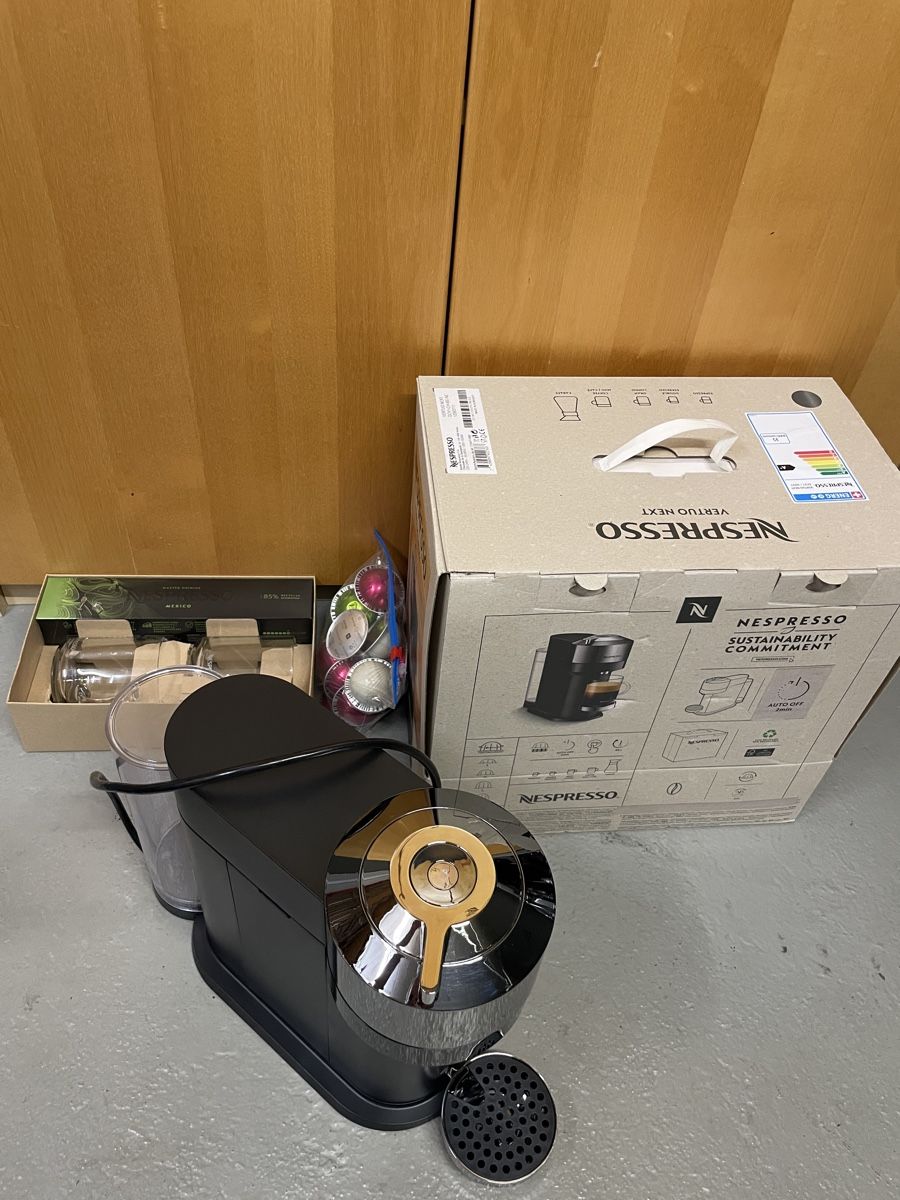 Nespresso Macchine per caffè & Macchine per espresso: Nespresso Kaffee Maschine  – Usato da Dürnten venduto da Dutchman4