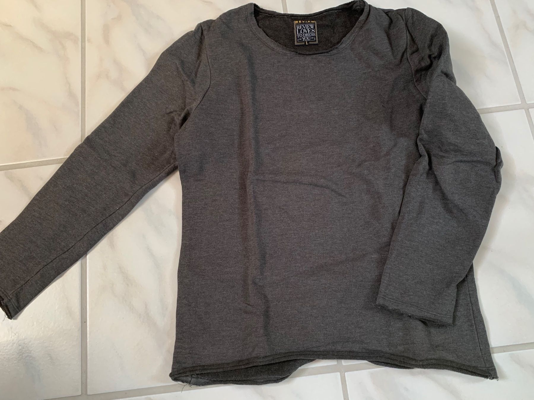 Pullover & Sweatshirts: Review crewneck grau, L – Gebraucht aus Langnau am Albis von CollectingCoRe