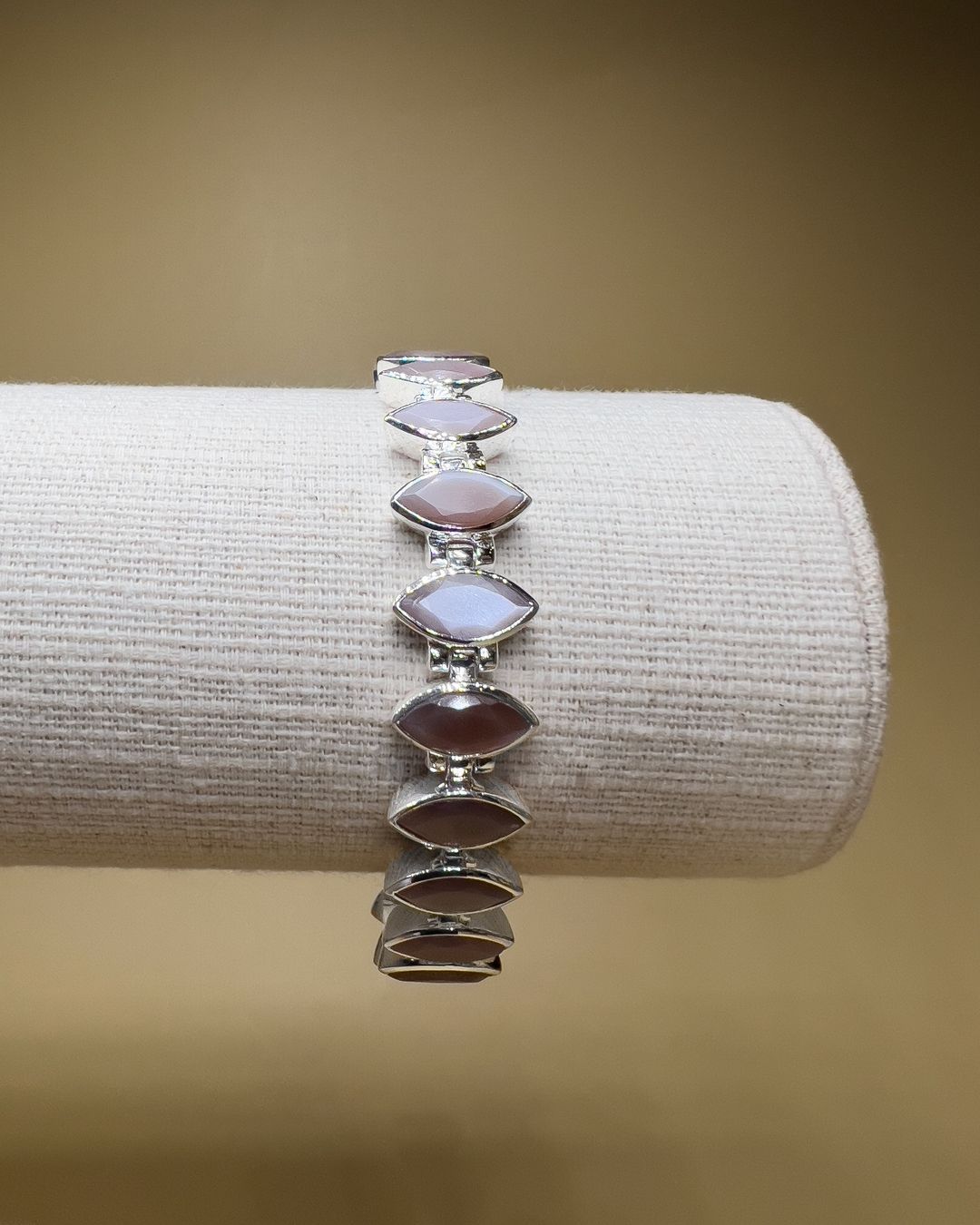 Bracciali & Braccialetti: Silberarmband mit Chocolate Mondstein – Nuovo e nell'imballaggio originale da Schindellegi venduto da MoonAmber.schmuck 1