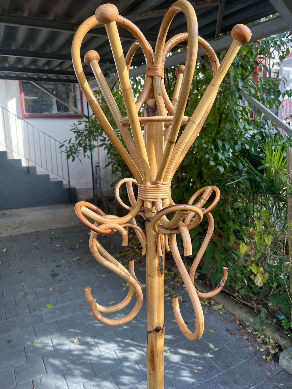 Guardaroba: Vintage Kleiderständer / Rattan Parrot – Usato da Aarburg venduto da Annemarie16 1