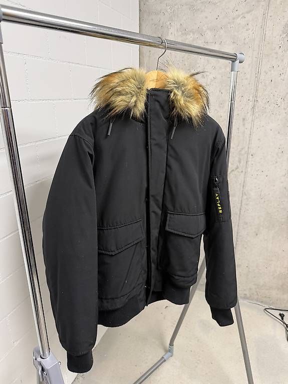 Vestes: Winterjacke Replay – D'occasion à Ennetbürgen par Gian_Lohri 2