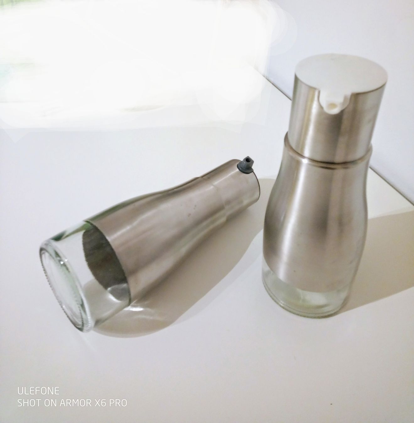 Gas-Geräte & -Technik: Öl / Essigspender Set, Edelstahl/Glas/Esstisch oder Küche – Gebraucht aus Volketswil von Car1