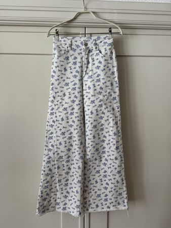 Mango Jeans Hose weiss mit blauen Blumen