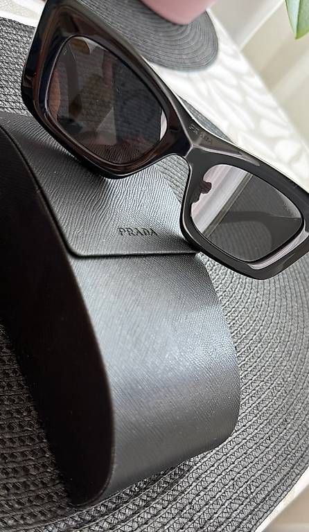 Lunettes & Verres: Lunettes de soleil Prada authentique neuve  – D'occasion à Carouge GE par MarlyCriNi 2