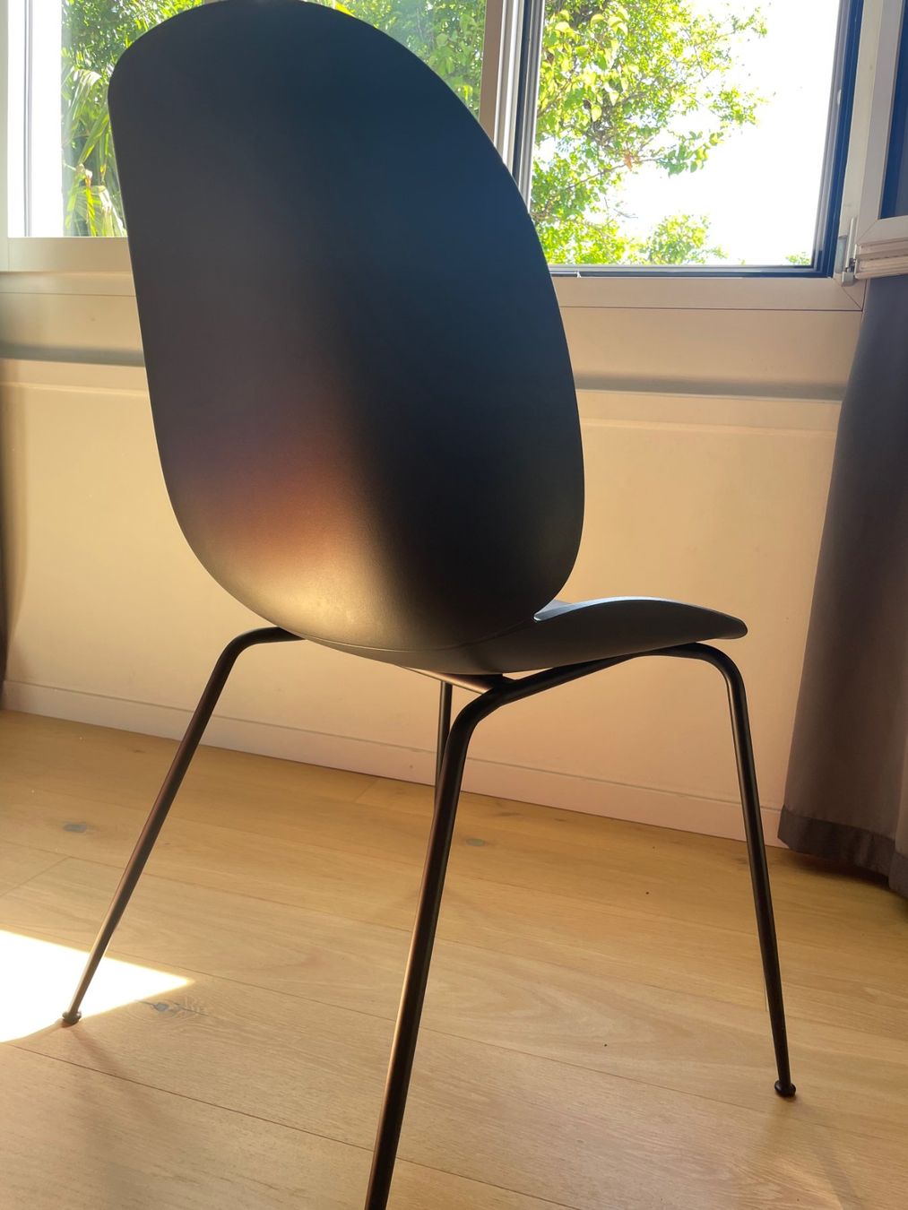 Gubi Sedie: Lot de 4 chaises GUBI Beetle (authentiques) – Usato da Prilly venduto da ste_tt97 3