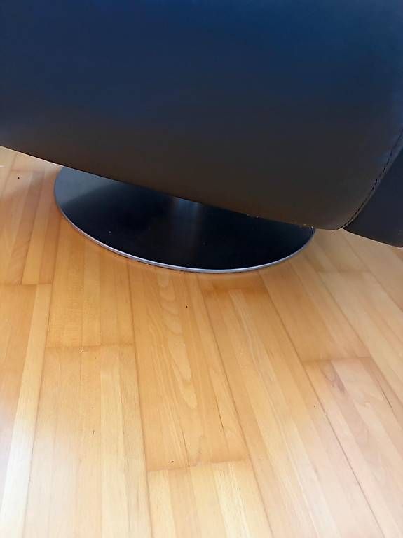 Poltrone: Calligaris Leder-Drehsessel  – Usato da Binningen venduto da Xen_2gn5 3