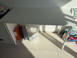 Tisch abzugeben