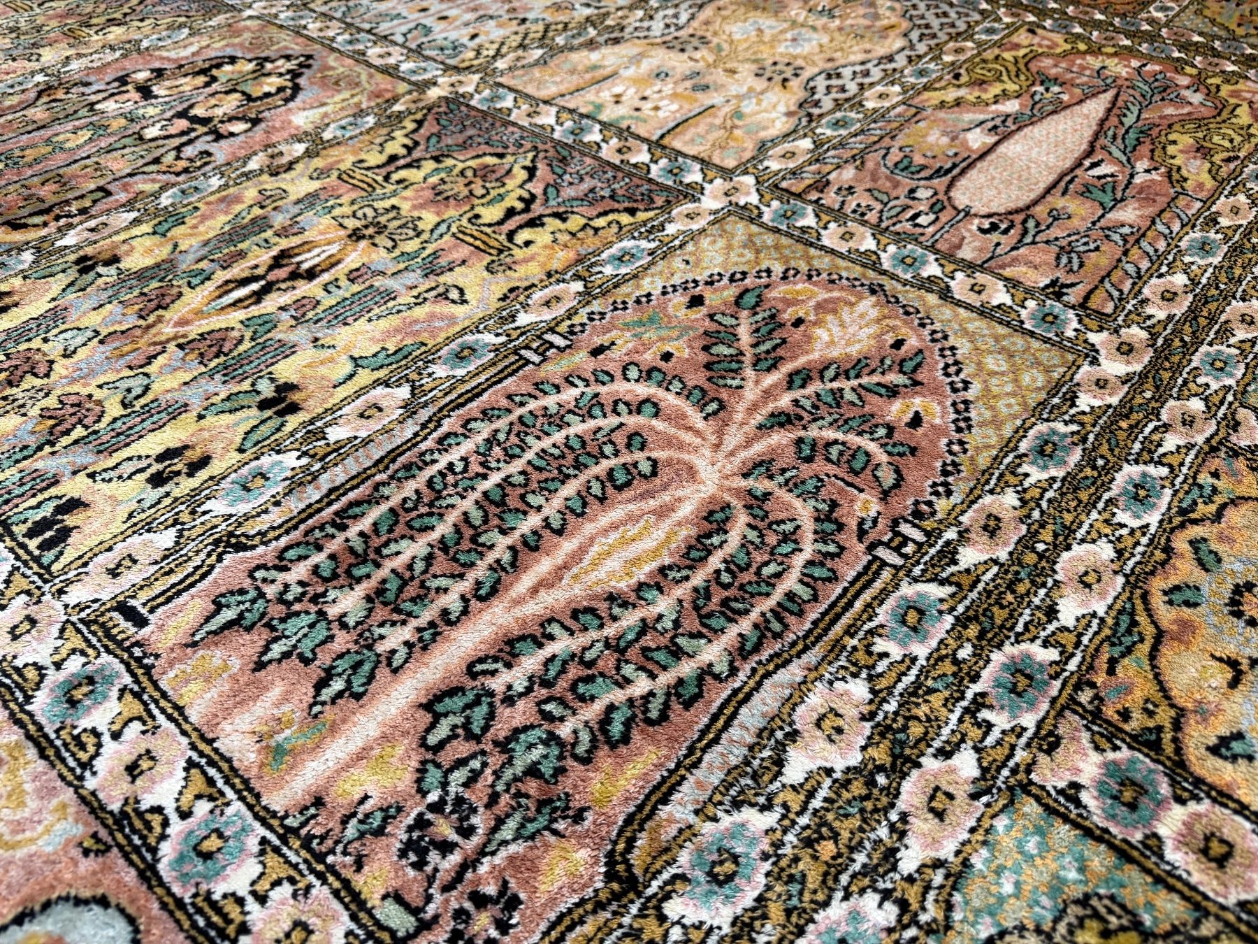 Tappeti: Wunderschöner grosser handgeknüpfter Seidenteppich – Usato da Bennau venduto da Mayer_Carpets 6