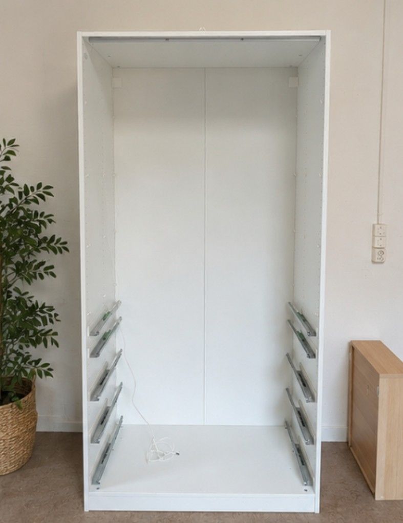 Armoires: PAX Schrank-Korpus weiss – D'occasion à Zollikofen par Debern_