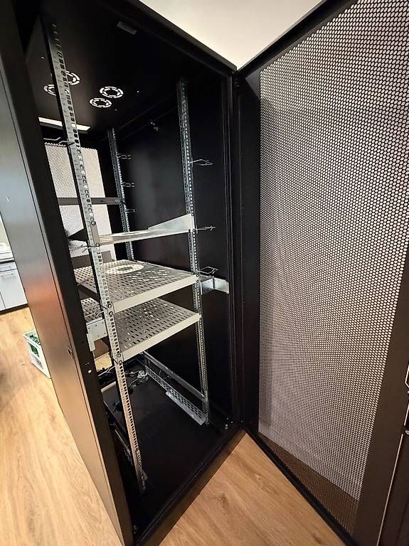 Armadi: Wirewin CAB PERF 800×1200×42U BL – Usato da Baar venduto da ash_sqt2 1