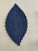 Gehäkelter Deckchen oval blau mit Glitzerfaden neuwertig