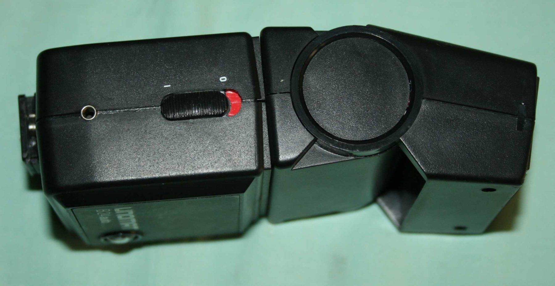 Flash: Aufsteck-Blitz Unomat B-24-auto. Funktionierte bei Test. – Usato da Cadenazzo venduto da Mikeshop 2