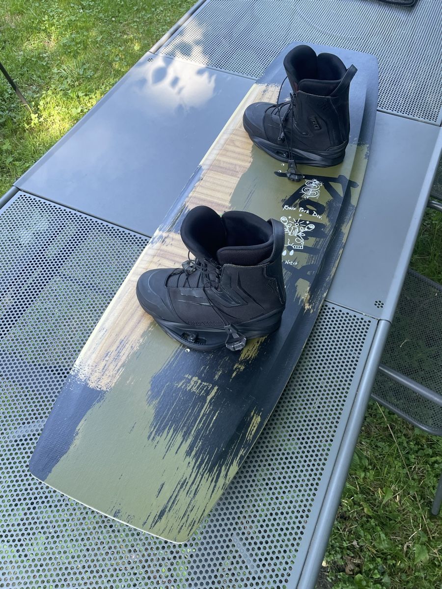 Ronix Tavole da surf e di nuoto: Planche Wakeboard Ronix 143cm Top Notch Pro + Fixations – Usato da Cressier FR venduto da lum_9t9v 4
