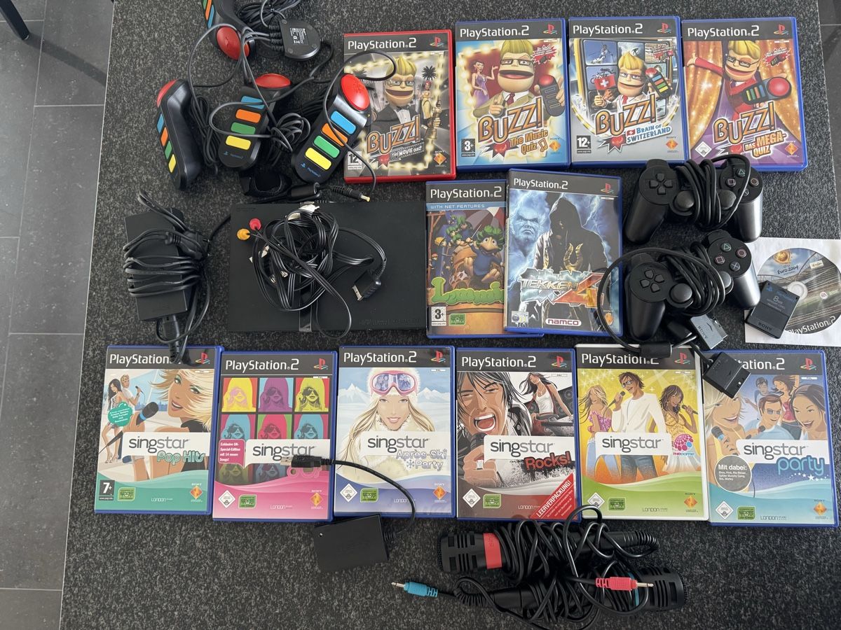 Sony Console: Playstation 2 mit Singstar und Buzz – Usato da Otelfingen venduto da Flower-Power20