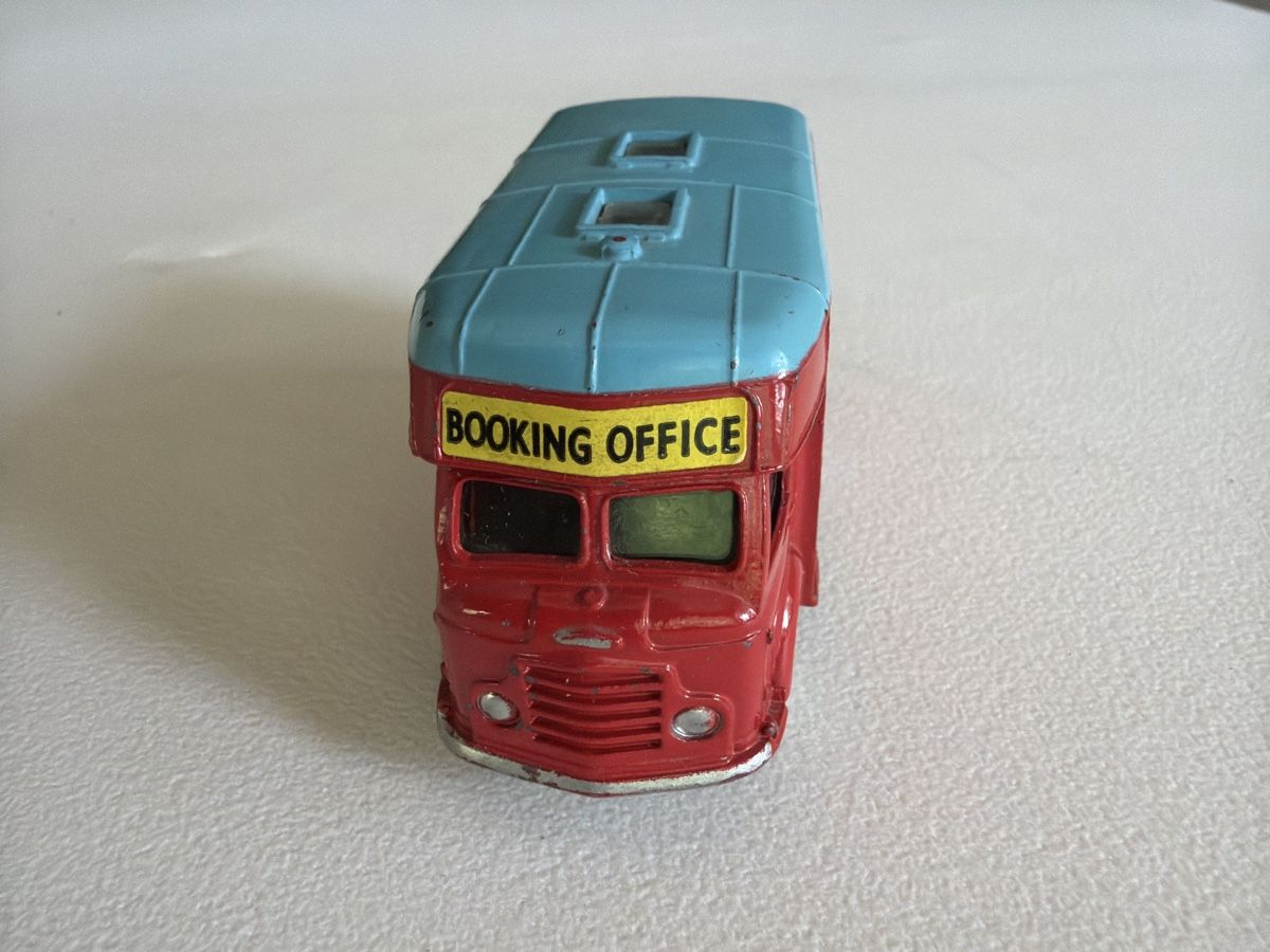 Corgi Toys Voitures modèles: Corgi Booking Office Chipperfields Circus  – D'occasion à Grellingen par Toyhamster 3