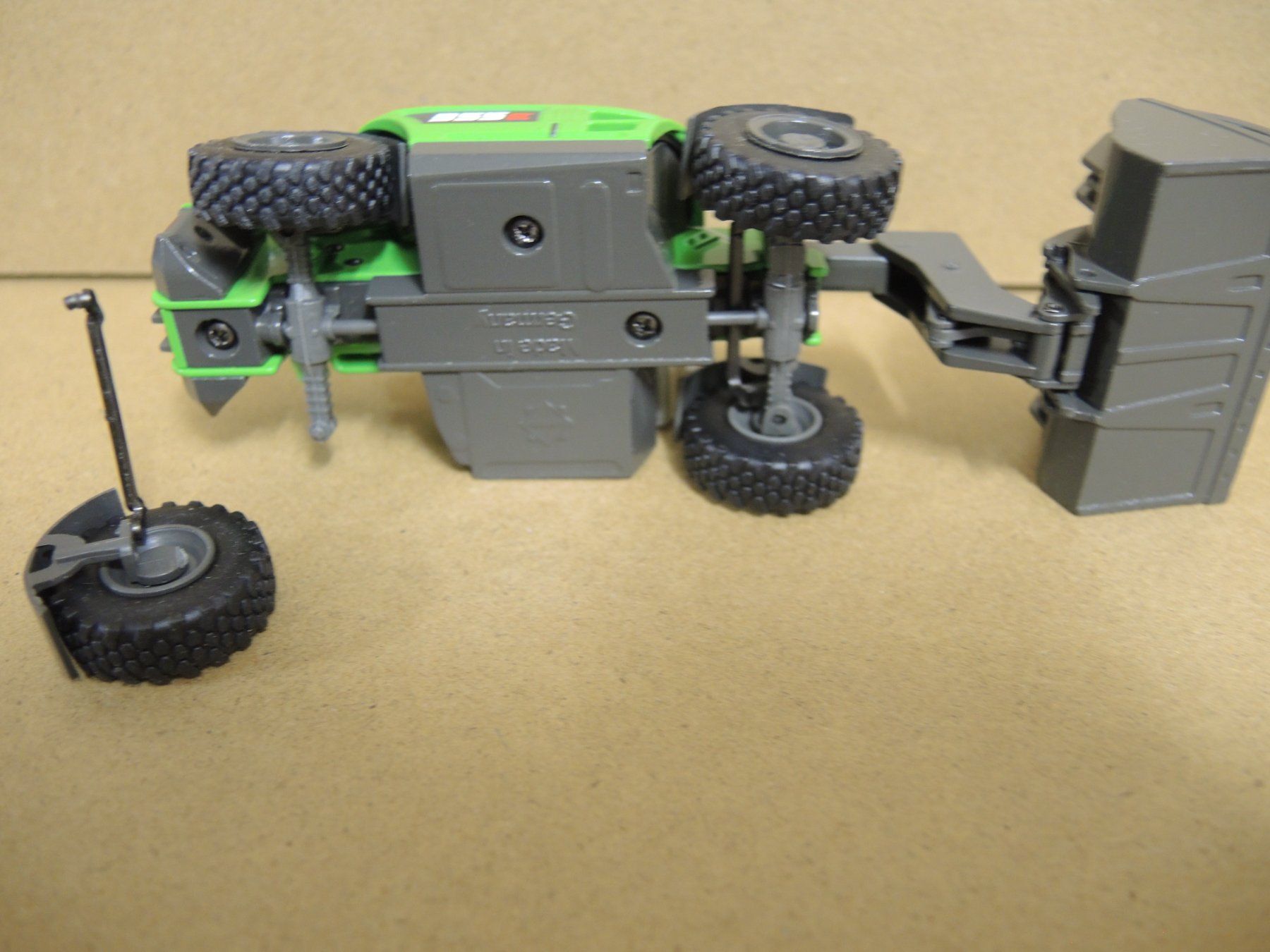 Conrad Kit di modellismo & Modellini statici: Conrad 2454/0 Teleskoplader 355E – Difettoso da Dagmersellen venduto da FBM-Bacheli 2