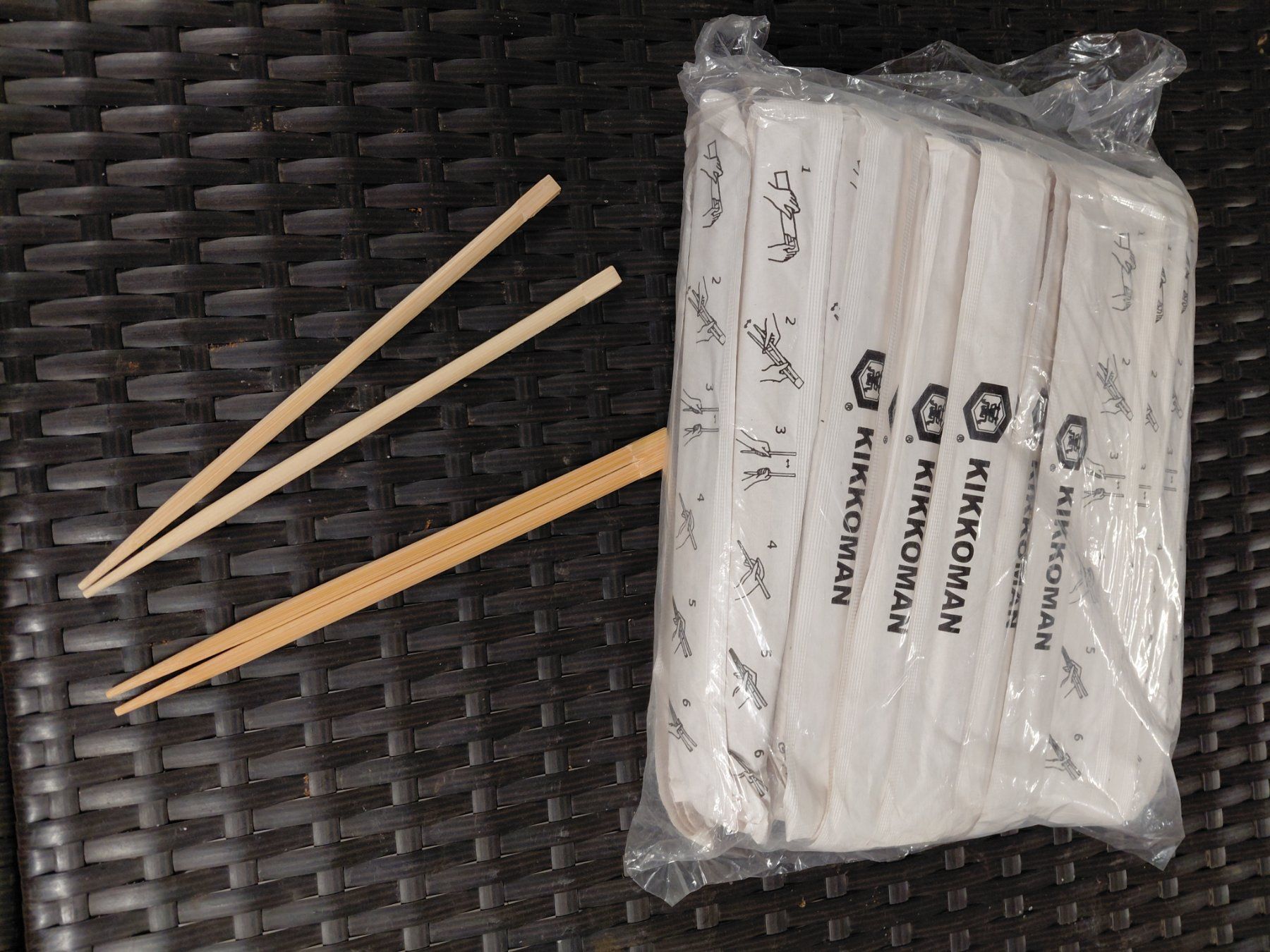 Set di posate: Essstäbchen Holz 10 Stück pro Gebot – Nuovo e nell'imballaggio originale da Jenins venduto da roundabout1