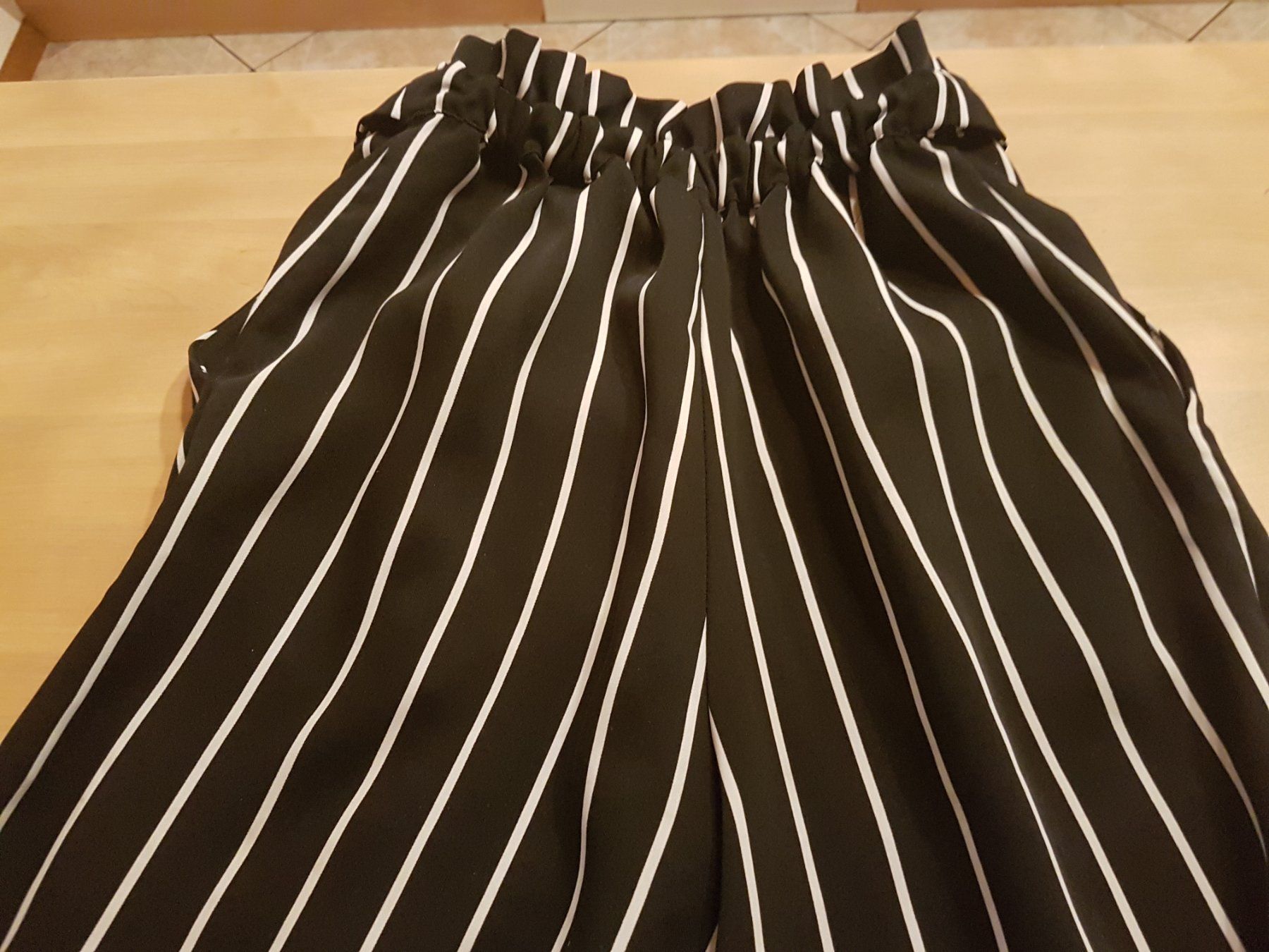 Pantaloni: Pantalon taille 26 marque Pull & Bear avec ceinture – Usato da Villiers venduto da san_jn5w 6